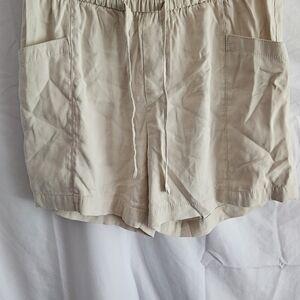 Old Navy Women's Cream Shorts